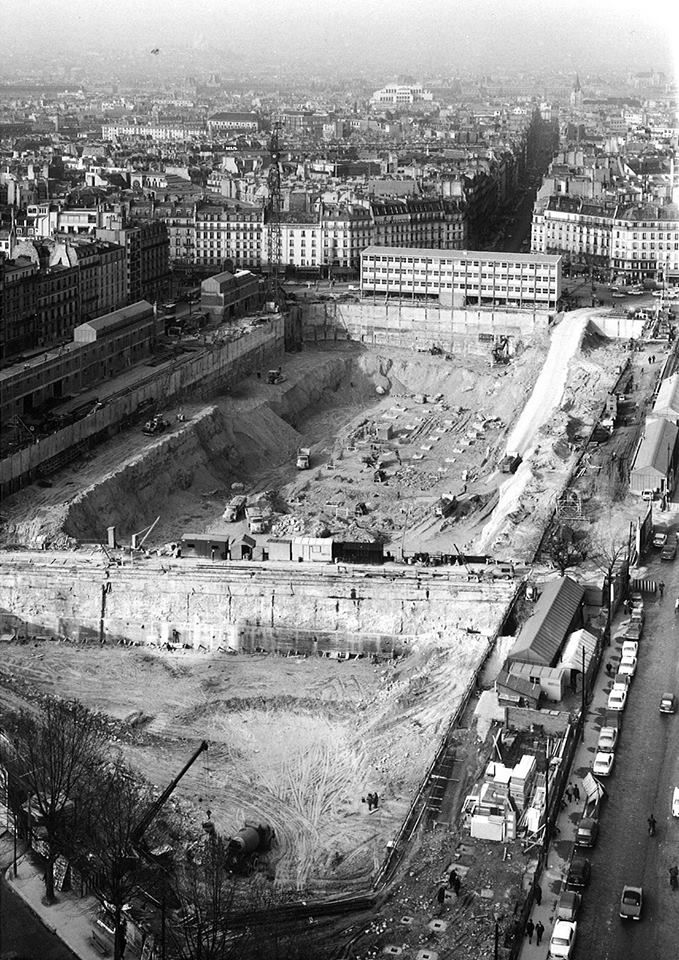 Le chantier de construction de la Tour Montparnasse en 1970